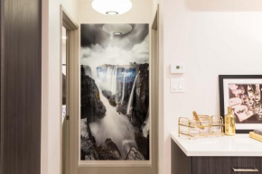 New 2 BR 2 and a half Bath - Luxurious Aspen Mountain Modern!
